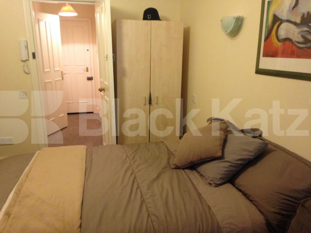 			LET, Studio Apartment, 1 bath, 1 reception Studio			 Trebovir Road, Earls Court